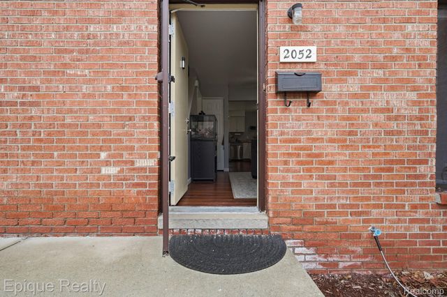 2052 Roman Court, Warren, MI 48092