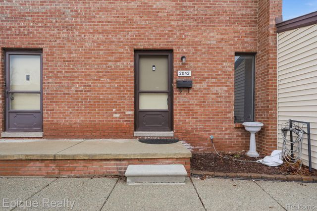 2052 Roman Court, Warren, MI 48092