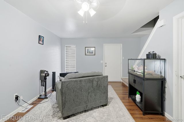 2052 Roman Court, Warren, MI 48092