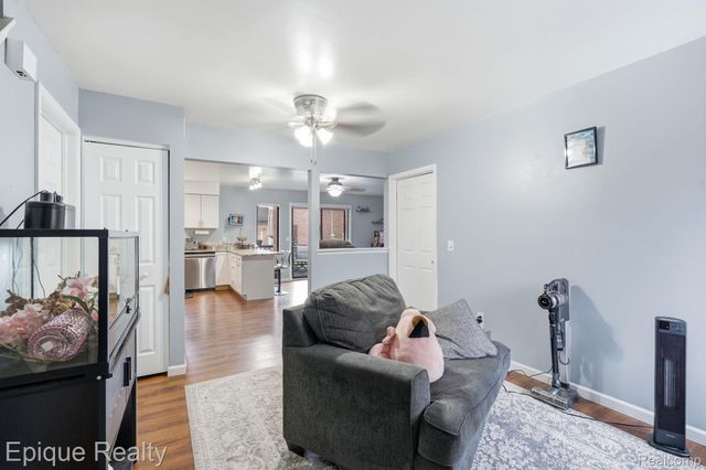 2052 Roman Court, Warren, MI 48092