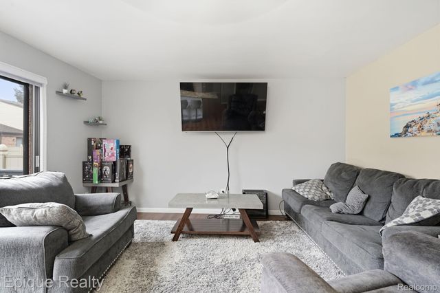 2052 Roman Court, Warren, MI 48092