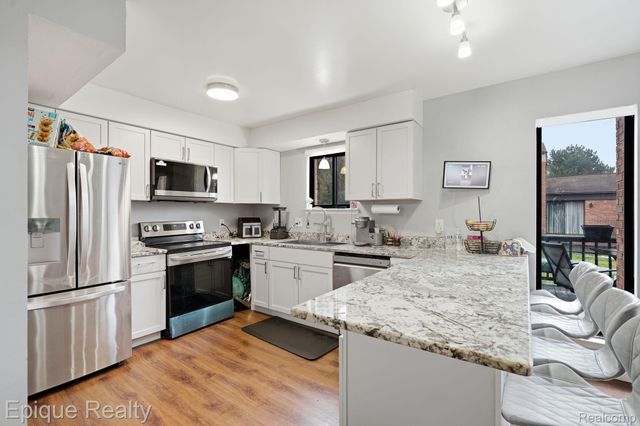 2052 Roman Court, Warren, MI 48092