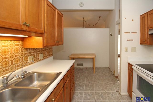 1141 Colony Lane, Lincoln, NE 68505