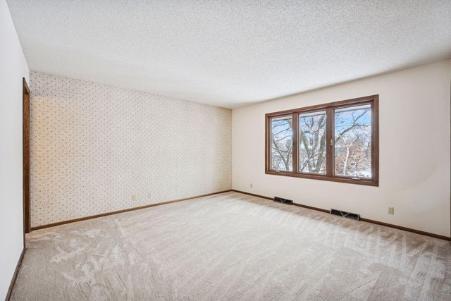 1267 Nursery Hill Lane, Arden Hills, MN 55112