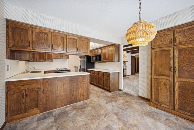 1267 Nursery Hill Lane, Arden Hills, MN 55112