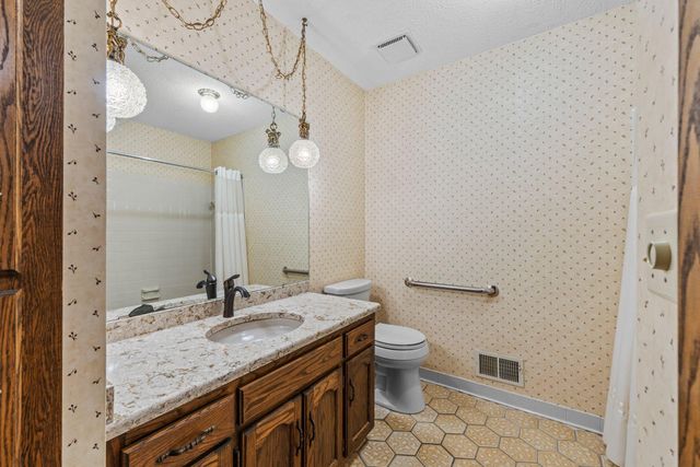 1267 Nursery Hill Lane, Arden Hills, MN 55112