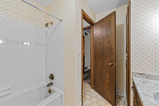 1267 Nursery Hill Lane, Arden Hills, MN 55112