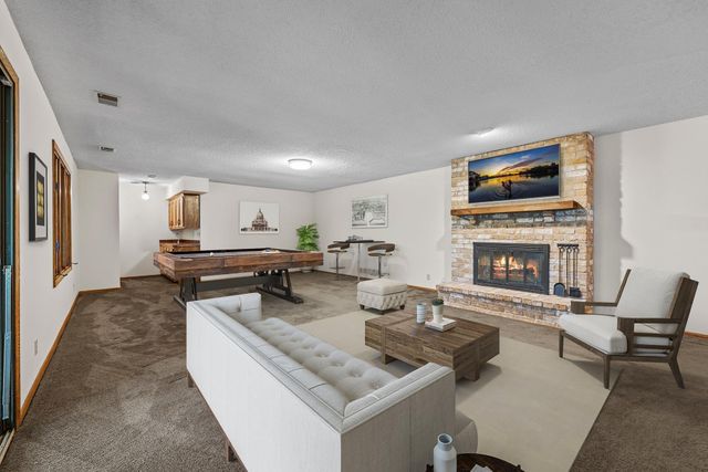 1267 Nursery Hill Lane, Arden Hills, MN 55112