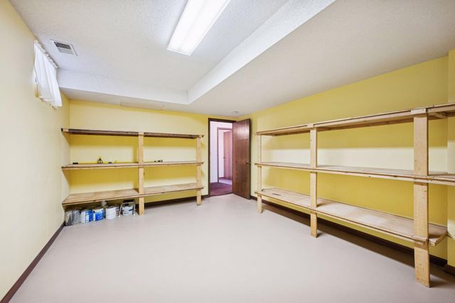 1267 Nursery Hill Lane, Arden Hills, MN 55112