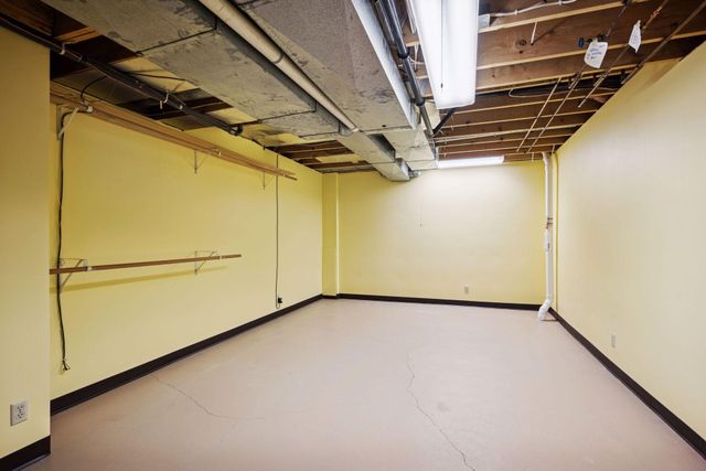 1267 Nursery Hill Lane, Arden Hills, MN 55112