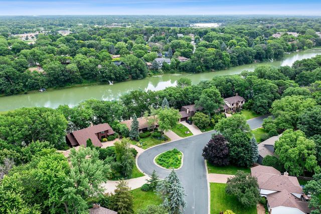 1267 Nursery Hill Lane, Arden Hills, MN 55112