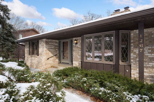 1267 Nursery Hill Lane, Arden Hills, MN 55112