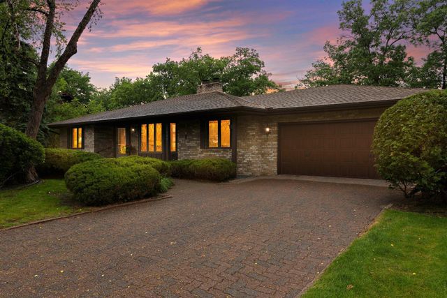 1267 Nursery Hill Lane, Arden Hills, MN 55112