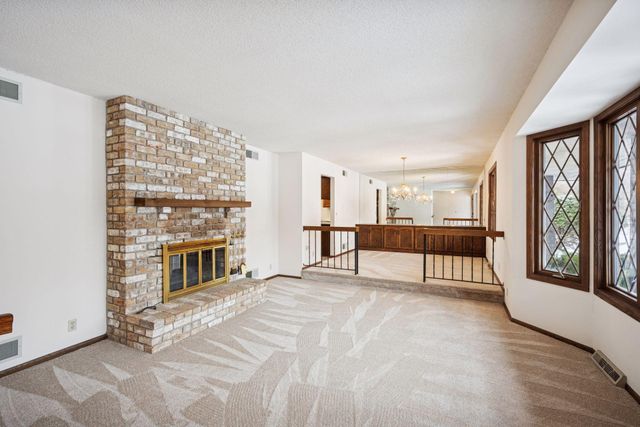 1267 Nursery Hill Lane, Arden Hills, MN 55112