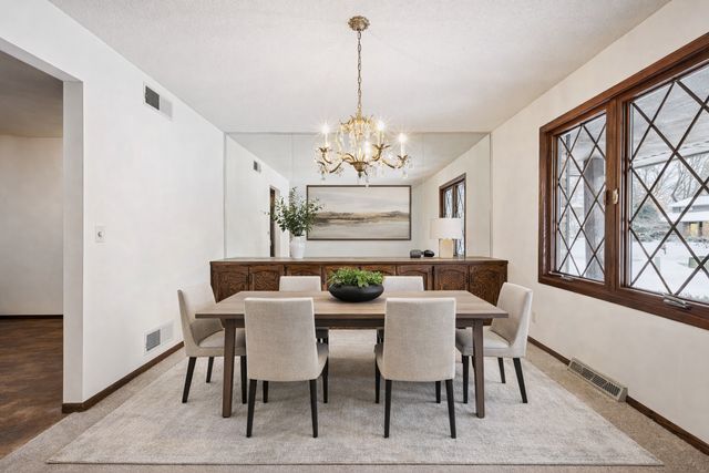 1267 Nursery Hill Lane, Arden Hills, MN 55112