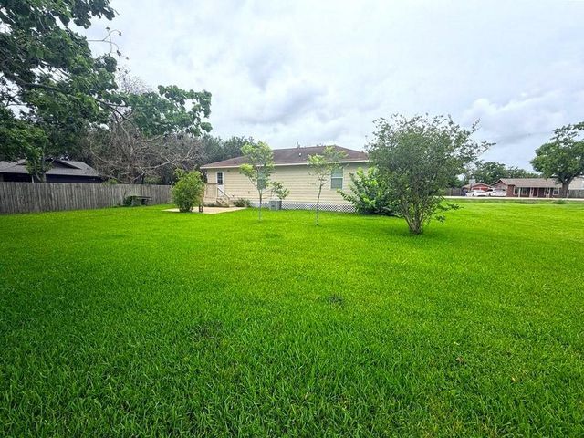 123 Robinson Road, Oyster Creek, TX 77541