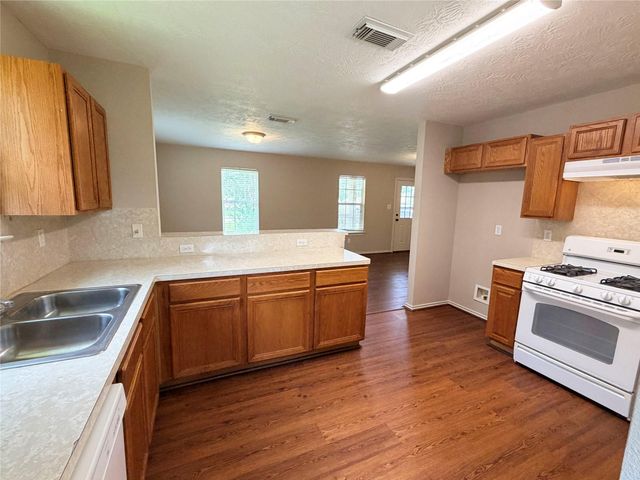 123 Robinson Road, Oyster Creek, TX 77541