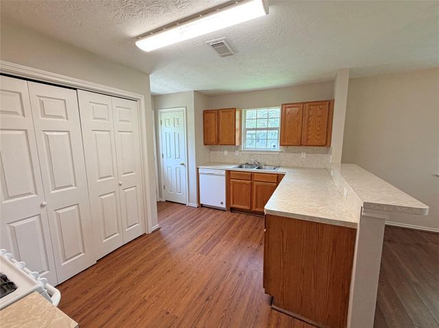 123 Robinson Road, Oyster Creek, TX 77541