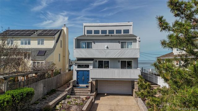 16 Makamah Beach Road, Northport, NY 11768