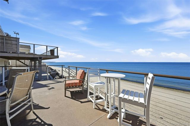 16 Makamah Beach Road, Northport, NY 11768