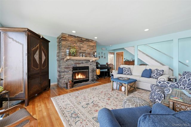 16 Makamah Beach Road, Northport, NY 11768