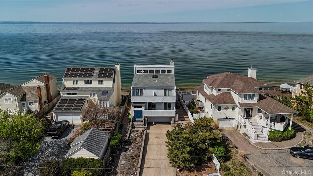 16 Makamah Beach Road, Northport, NY 11768