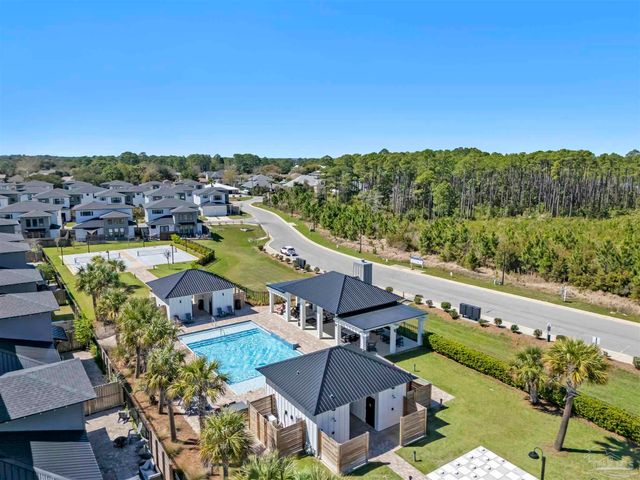 5626 Trout Ln, Pensacola, FL 32507