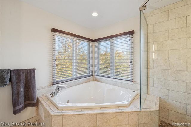 25797 Arcadia Drive, Novi, MI 48374