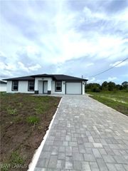 206 PEMBROKE ST, Lehigh Acres, FL 33974