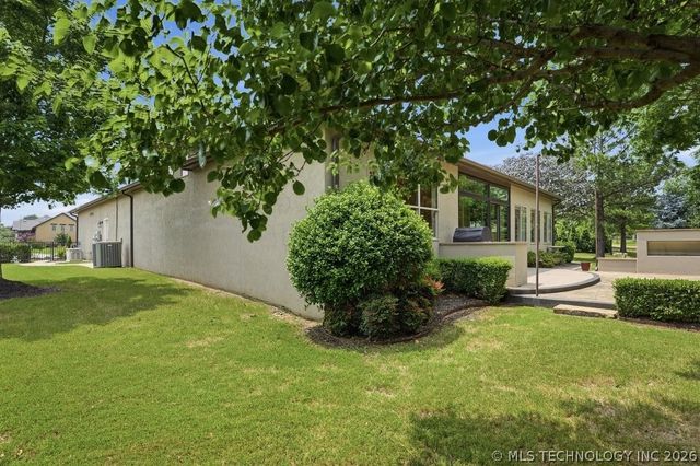 8402 S Nogales Avenue W, Tulsa, OK 74132