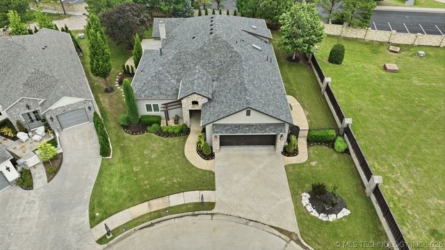 8402 S Nogales Avenue W, Tulsa, OK 74132