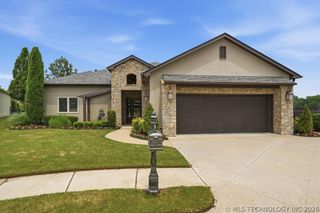 8402 S Nogales Avenue W, Tulsa, OK 74132