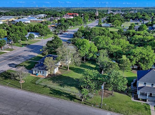 933 N Main Street, Muenster, TX 76252