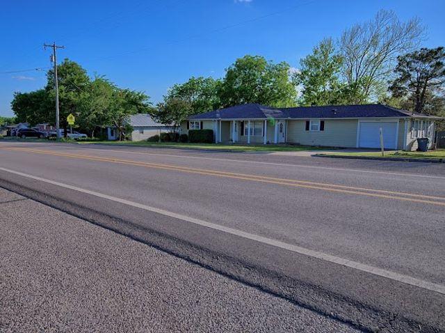 933 N Main Street, Muenster, TX 76252