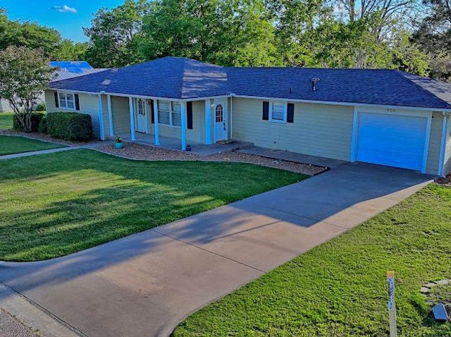 933 N Main Street, Muenster, TX 76252