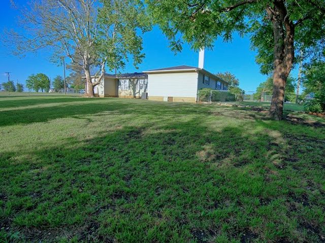 933 N Main Street, Muenster, TX 76252