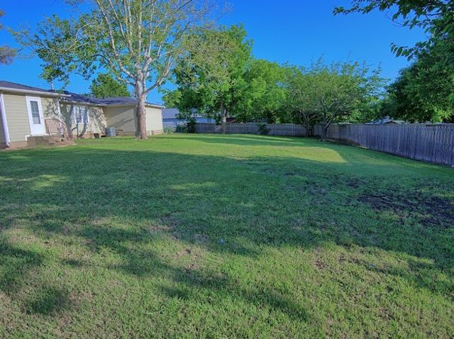 933 N Main Street, Muenster, TX 76252