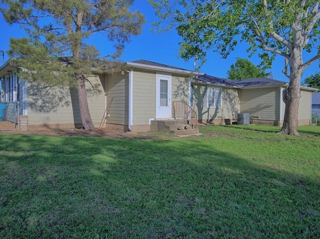 933 N Main Street, Muenster, TX 76252