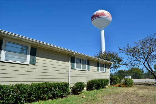 933 N Main Street, Muenster, TX 76252