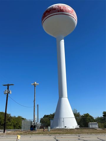 933 N Main Street, Muenster, TX 76252