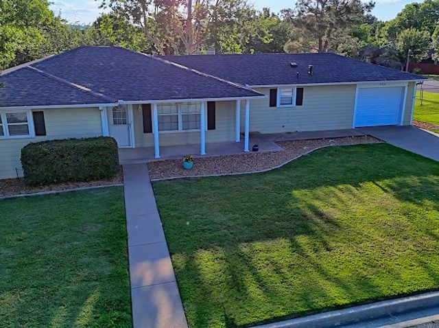 933 N Main Street, Muenster, TX 76252