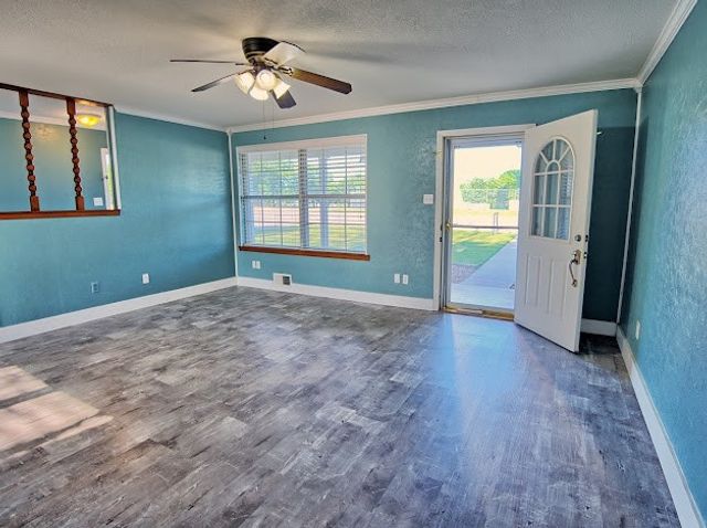 933 N Main Street, Muenster, TX 76252