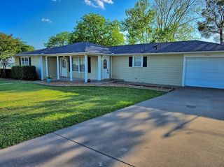933 N Main Street, Muenster, TX 76252