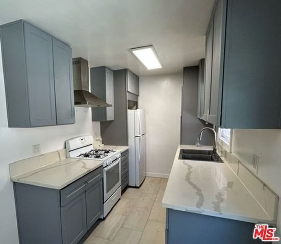 10737 Francis Place, Los Angeles, CA 90034