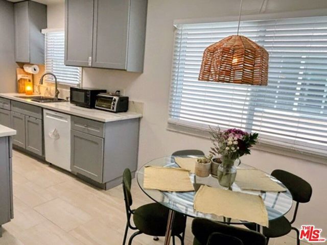 10737 Francis Place, Los Angeles, CA 90034