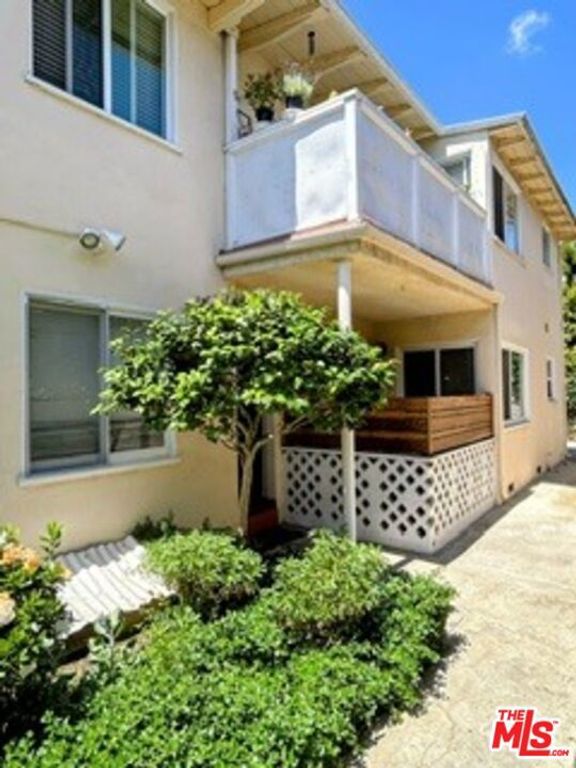 10737 Francis Place, Los Angeles, CA 90034
