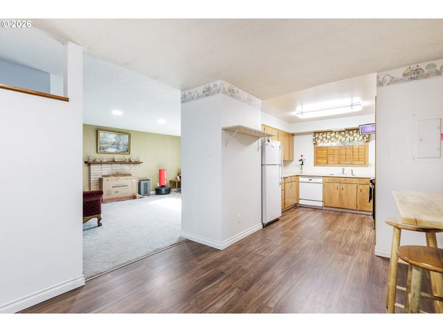 17707 Se WASHINGTON St, Portland, OR 97233