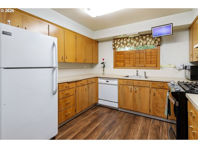 17707 Se WASHINGTON St, Portland, OR 97233