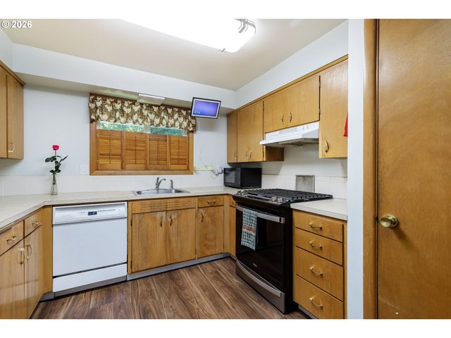 17707 Se WASHINGTON St, Portland, OR 97233
