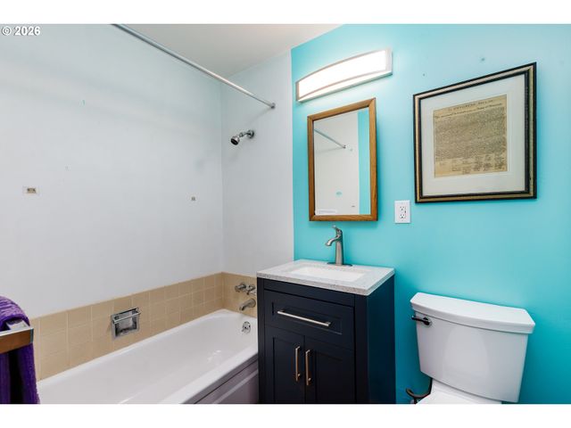 17707 Se WASHINGTON St, Portland, OR 97233